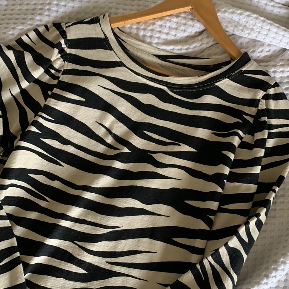 Loft Zebra 🦓 print, puff sleeve sweatshirt - Picture 5 of 10